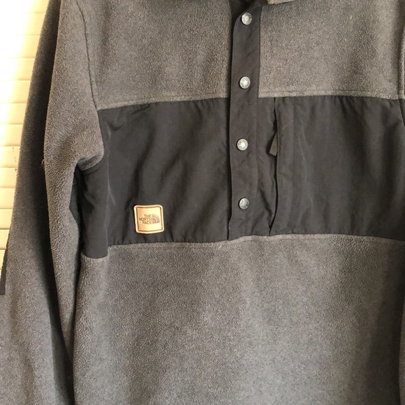 The North Face Men’s Medium Snap 1/4 Pullover - Picture 2 of 4